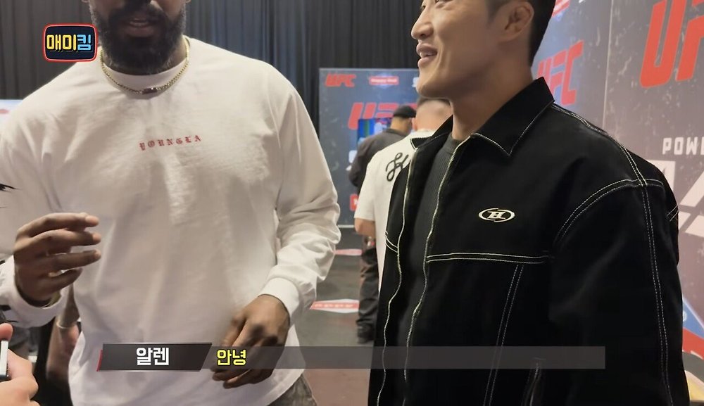 김동현에게 장난치며 다가오는 UFC 챔피언 존 존스6.jpg