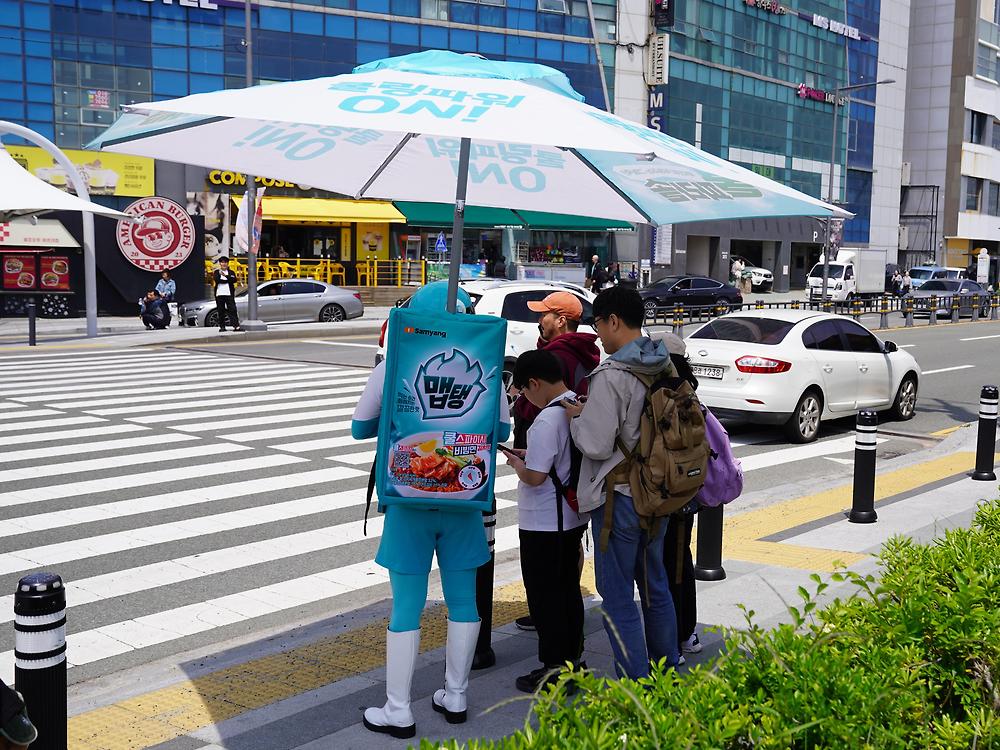 맵탱 비빔면 파라솔맨3.jpg