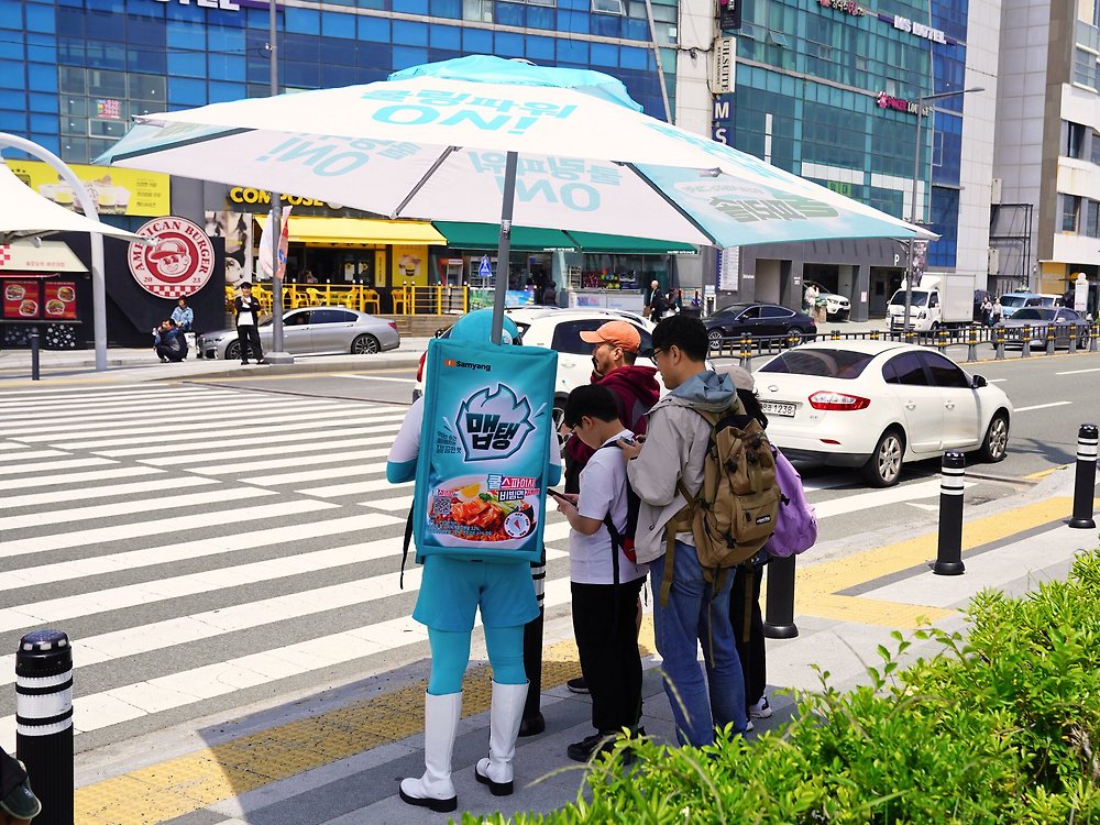 맵탱 비빔면 파라솔맨2.jpg