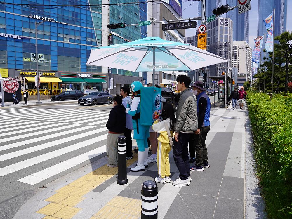 맵탱 비빔면 파라솔맨4.jpg